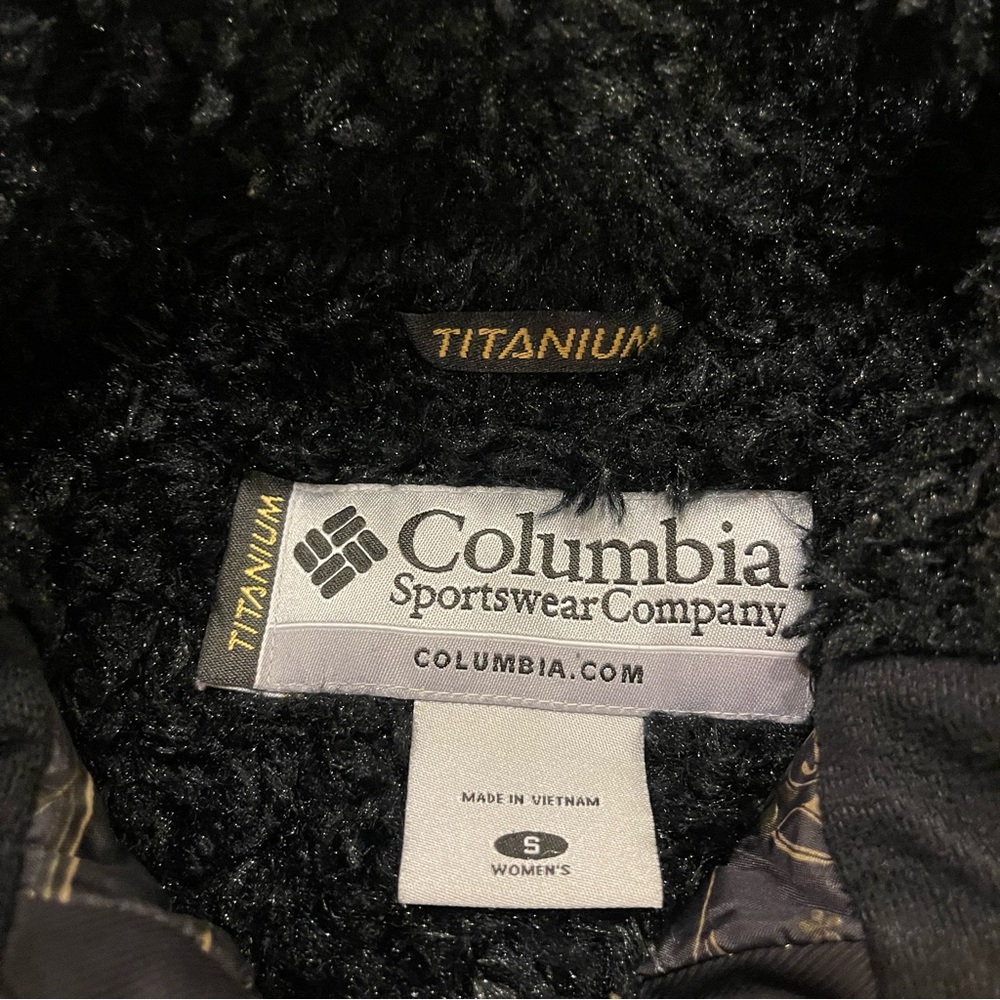 Columbia Titanium Omni-Tech Black Ski Jacket Coat Embroidered Detail Women’s - Picture 11 of 12